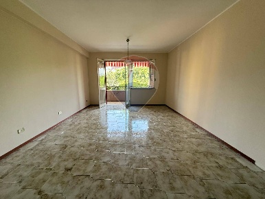 Foto Appartamento in via spiaggia, Mascali Centro di 90 m² con 5 locali