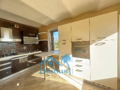Foto Villa unifamiliare in Via Michelangelo, Roletto di 120 m² con 4 locali