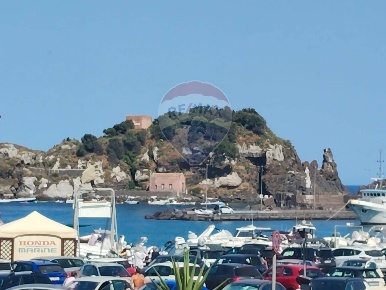 Foto Locale commerciale in Via Provvidenza, Aci Castello Centro di 85 m²