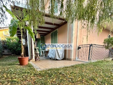 Foto Villa a schiera in via fenice, Massa Marina di Massa Centro di 110 m²