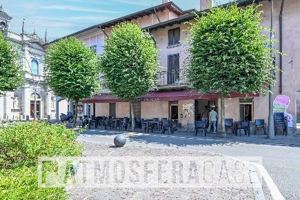 Foto Negozio in Piazza Castello, Castel Rozzone di 220 m² con 5 locali
