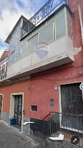 Foto Casa indipendente in Via Santi Elena e Costantino, Aci Catena Centro