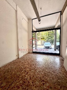 Foto Locale commerciale in Via Antonio Urceo Detto Codro, di 63 m²