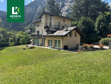 Foto Appartamento in Viale Monte Bianco, Courmayeur Centro di 80 m²