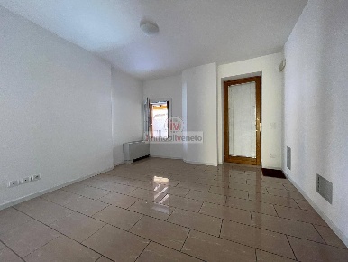 Foto Appartamento in VIA ROMA, Lonigo Centro di 90 m² con 3 locali