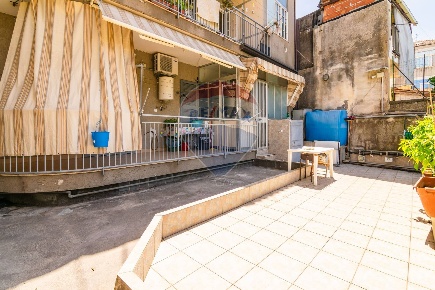 Foto Appartamento in Via Libertà, Riposto Centro di 123 m² con 6 locali
