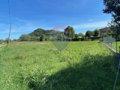 Foto Terreno residenziale a Teolo di 685 m² in vendita