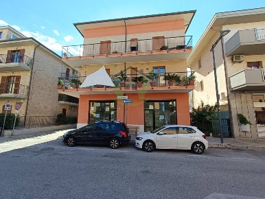 Foto Locale commerciale in Via Laureati, San Benedetto del Tronto di 75 m²