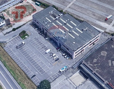 Foto Locale commerciale a Due Carrare Località Produttiva di 1800 m²