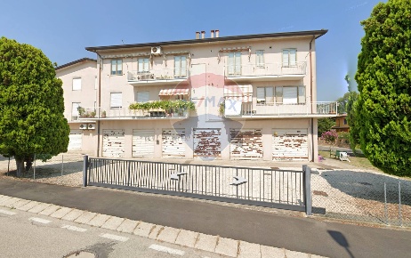 Foto Locale commerciale in via de gasperi, Campagna Lupia Centro di 257 m²