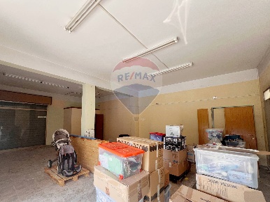 Foto Locale commerciale in via de gasperi, Campagna Lupia Centro di 257 m²