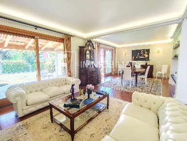 Foto Villa unifamiliare in VIA ANTICHE MURA, Jesolo Jesolo Paese di 300 m²