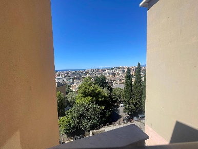Foto Appartamento in Via Nicolò, Genova Borgoratti di 64 m² con 5 locali