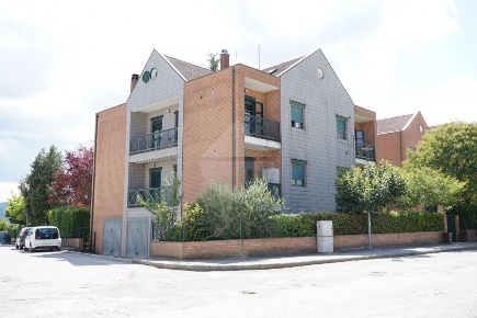 Foto Appartamento in Via Palladio, Gubbio Centro di 90 m² con 6 locali