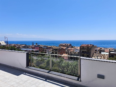 Foto Attico in VIA FRANCESCO FELICE ROMEO 19, Nizza di Sicilia di 163 m²