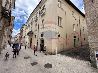 Foto Locale commerciale in Via Carlo Franchi, L'Aquila di 53 m² in vendita