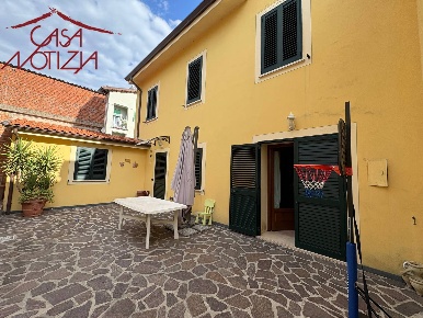Foto Case semi ndipendenti in Via di Piaggiori, Capannori di 280 m²