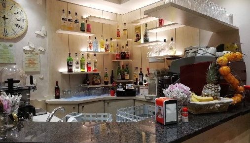 Foto Bar a Legnano di 38 m² con 2 locali in vendita