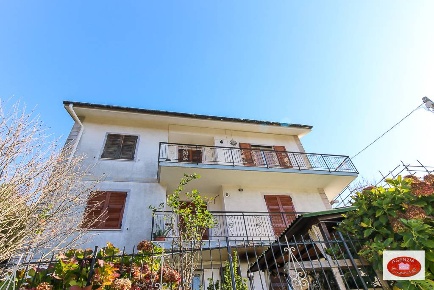 Foto Appartamento in Loc. Rocca, Stella di 100 m² con 4 locali in vendita