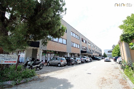 Foto Locale commerciale in Via Pomezia, San Benedetto del Tronto di 200 m²