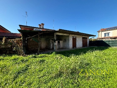 Foto Magazzino in Via Camillo Medeot, San Lorenzo Isontino di 813 m²