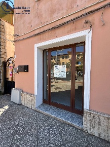 Foto Negozio in via monsignor virgilio, Tortolì Centro di 75 m² in affitto