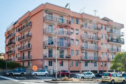 Foto Appartamento in Via Curia, Catania Rapisardi di 125 m² con 4 locali