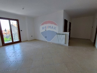 Foto Duplex in Via Guglielmo Stendardo, Sparanise di 105 m² con 3 locali