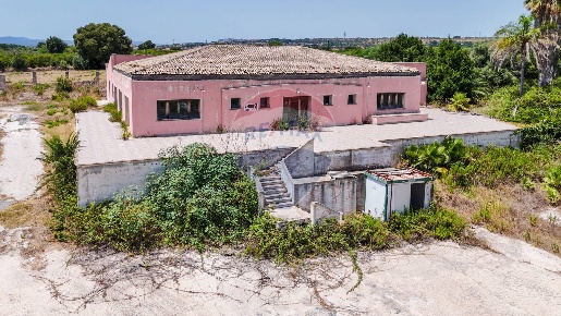 Foto Locale commerciale in Antonio Ascari, Siracusa Villaggio Miano
