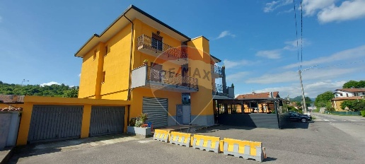 Foto Appartamento in Via Valcuvia, Brenta di 600 m² con 16 locali