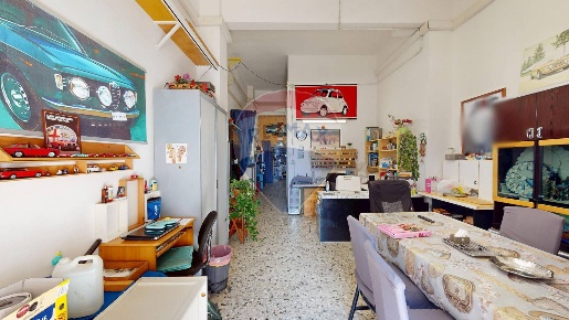 Foto Locale commerciale in via Giglioli, Genova Marassi di 71 m² in vendita