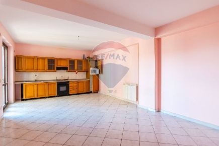 Foto Appartamento in Via Finocchiari, Aci Catena Centro di 120 m²