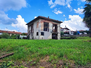 Foto Villa singola in Via Martiri della Libertà, Travedona-Monate di 105 m²