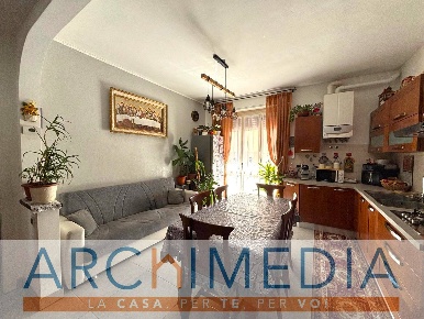 Foto Appartamento in Via Binaghi, Malnate Centro di 71 m² con 3 locali