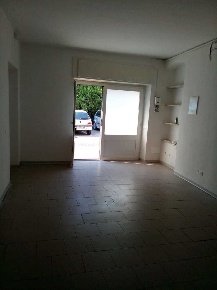 Foto Locale commerciale a Sarzana Trinità, Battifollo di 40 m² in affitto