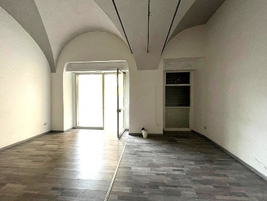 Foto Locale commerciale in Piazza della Vittoria, Brescia di 80 m²