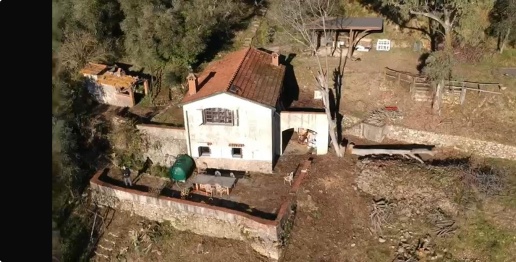 Foto Rustico a Pietrasanta di 120 m² con 5 locali in vendita