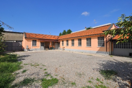 Foto Capannone industriale a Inveruno Centro di 200 m² con 3 locali