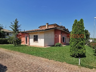 Foto Villa bifamiliare a Gazzo Veronese di 195 m² con 5 locali in vendita