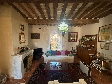 Foto Casa indipendente a Nocera Umbra di 350 m² con 11 locali in vendita