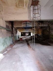 Foto Locale commerciale in VIA SERIO, Casnigo di 1298 m² con 1 locali