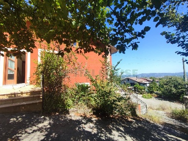 Foto Appartamento in C.da Cerasuolo, Avellino di 108 m² con 4 locali