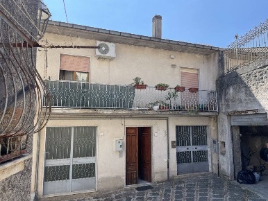 Foto Casa indipendente in via Domenico Ciociola, Montella di 145 m²