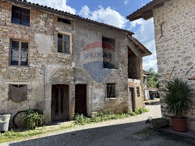 Foto Rustico in Via Pitanzella, Belluno di 40 m² con 2 locali in vendita