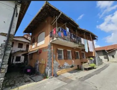 Foto Casa indipendente a Palazzo Canavese di 123 m² con 4 locali in vendita