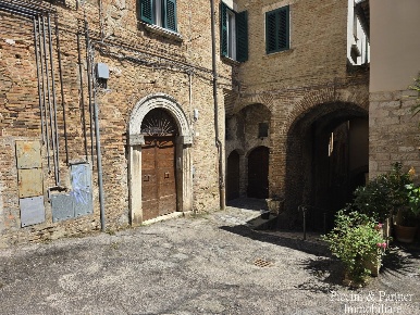Foto Appartamento in Via Imbriani  38, Perugia Centro Storico di 170 m²