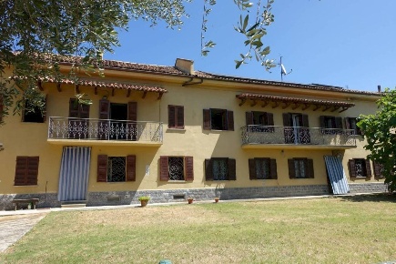 Foto Rustico in via Umberto I, San Marzano Oliveto Centro di 425 m²
