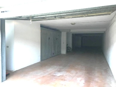 Foto Box Medicina Villa Fontana di 32 m² con 1 locali in vendita