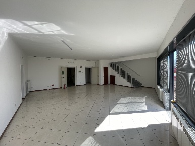 Foto Capannone industriale in VIA VARALLI 49, Codogno di 440 m² in affitto