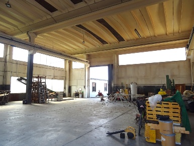 Foto Capannone industriale a Corinaldo di 700 m² con 2 locali in vendita
